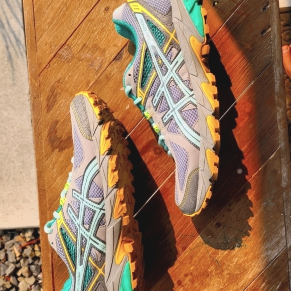 Asics Shoes - Asics Gel Sonoma ! Woman's size 10 with bonus trav